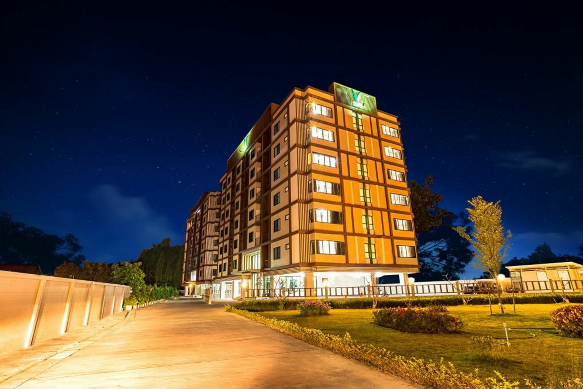 V-Twin Donjan Service Apartment Τσιάνγκ Μάι Εξωτερικό φωτογραφία