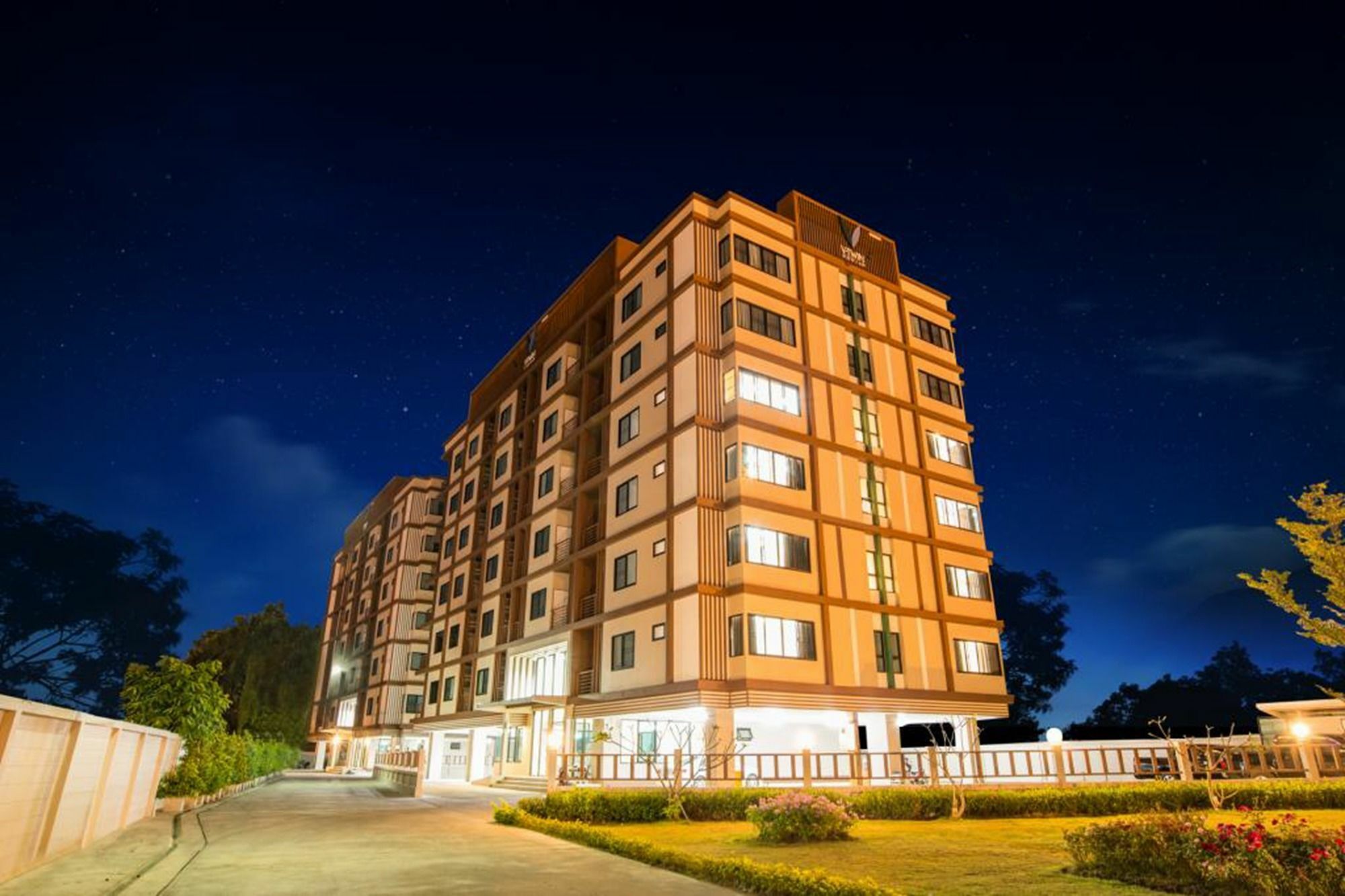 V-Twin Donjan Service Apartment Τσιάνγκ Μάι Εξωτερικό φωτογραφία